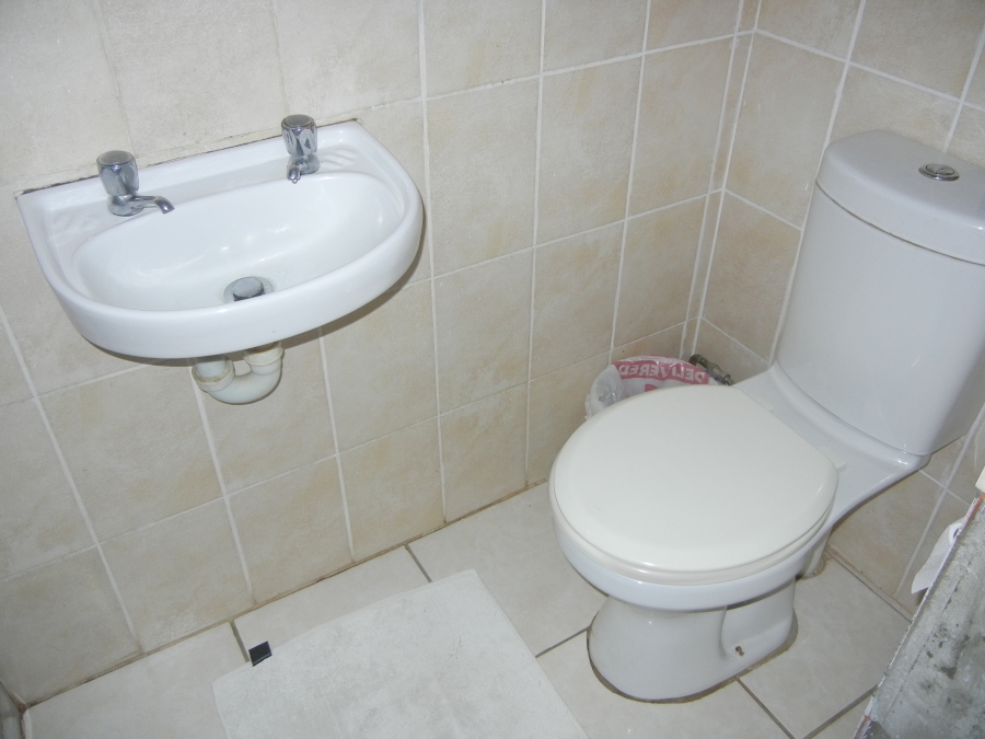 9 Bedroom Property for Sale in Sunnyridge Eastern Cape